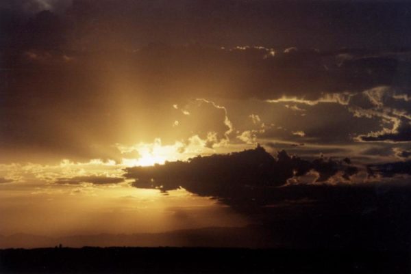 crepusculo-entre-nuvens-600x401 Crivon Crônicas em Crivon 